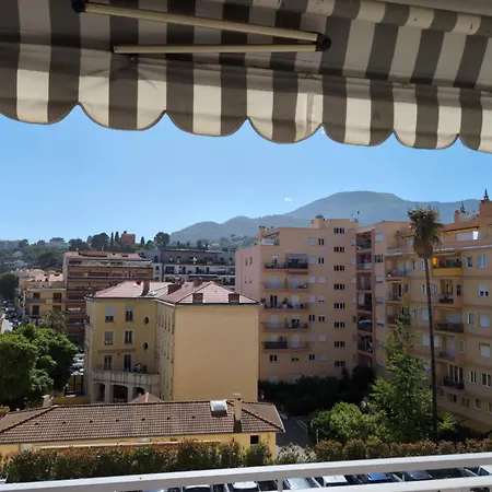 2 Pieces , Centre , Emplacement Ideal ,