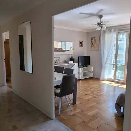 2 Pieces , Centre , Emplacement Ideal ,