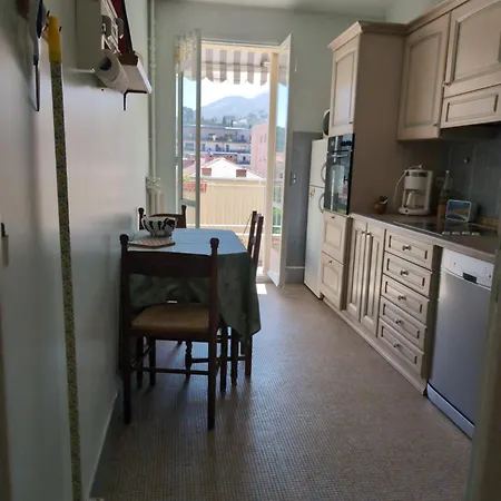 2 Pieces , Centre , Emplacement Ideal ,