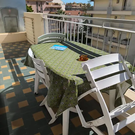 2 Pieces , Centre , Emplacement Ideal , Menton