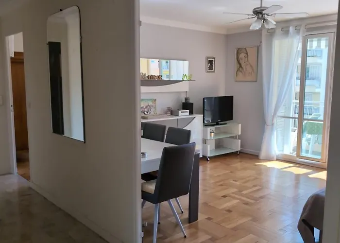 2 Pieces , Centre , Emplacement Ideal ,