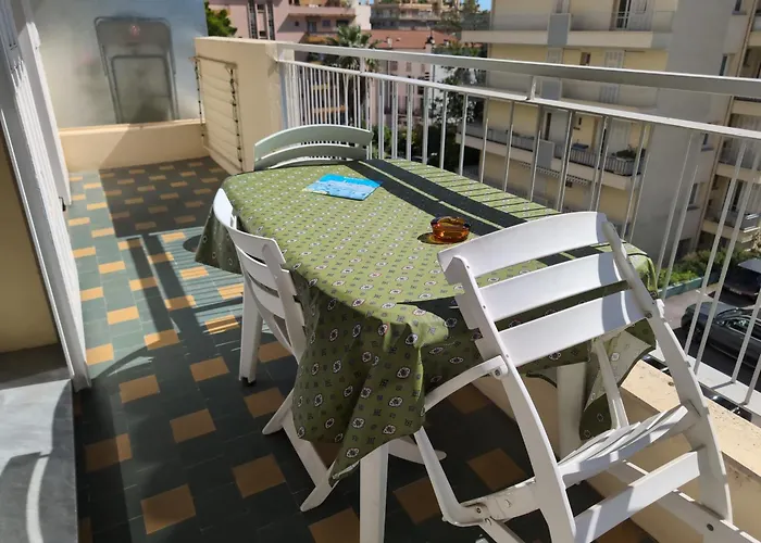 2 Pieces , Centre , Emplacement Ideal , Menton